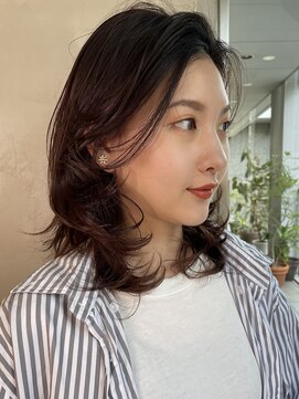 ビュートリアム 南青山(BEAUTRIUM) ミディアムレイヤー 前髪なし イルミナカラー 表参道 30代40代