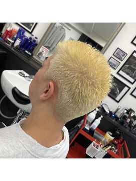 ザ フェイダーズ(The Faderz) ハイトーン束感ツーブロックブリーチフェードカットアップバング