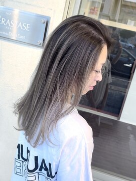 デュールイースト(Duul East) ホワイト系バレイヤージュ