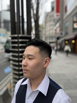 ヘアモード キクチ 銀座店 春のメンズ大人バーバースタイルスキンフェード〈理容室〉