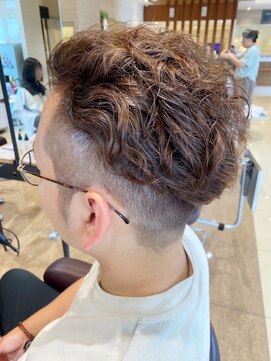 グランデュール 焼津店(GRANDEUR) フェード、メンズ、パーマ、刈り上げ、ブラウンカラー