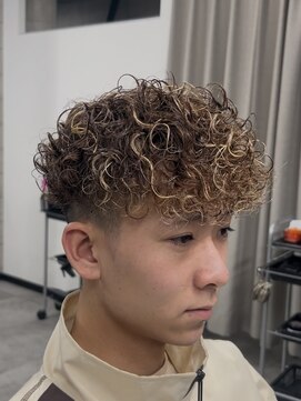 イーラ(era) スペインカール　ツイストスパイラル眉カットメンズパーマ