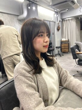 クラン 岡本(Chlan) くびれミディ×暗髪アッシュブラウン