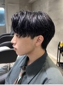 黒髪ニュアンスパーマ×センターパート