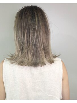 サングース(Sungoose) 小顔カットブランジュワンサイドショート