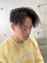 イーラ(era)&nbsp;前下がり×センターパート×ツイストスパイラルパーマ