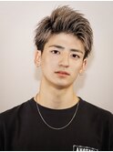 無造作短髪ツーブロック刈り上げ爽やかアップバングショート