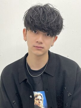 アーリー(Ali'i) ツイストスパイラルパーマツーブロックマッシュ束感ショート