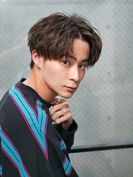 イーラ(era) 緩めツイストスパイラルパーママッシュセンターパート