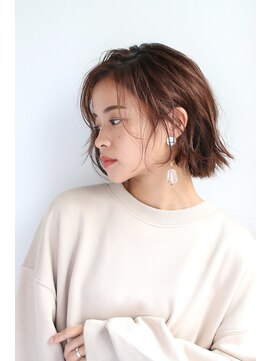 テラス 箕面小野原(Terrace) 大人可愛い20代30代40代50代小顔ウルフレイヤー丸みショートボブ