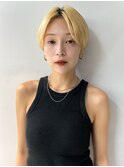 ハイトーン　大人ショート　センターパート　ブロンドカラー