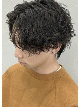 シーイー(C.E) センターパート×波巻きパーマ