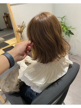 キュー(CEU) 矯正済みな髪でもくすみベージュ【髪質改善/イルミナ/善行】