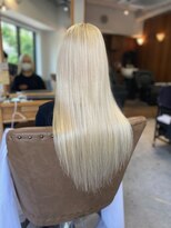 フツーロ 栄(FUTURO) ブロンドスタイル