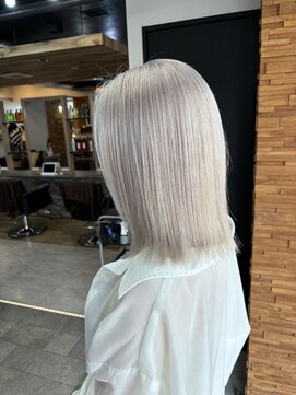 ラピス 横浜(Lapis) ミルクティーベージュシールエクステハイライトブリーチカラー