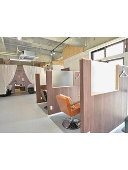 周りを気にせず過ごせる半個室空間◇ゆったりとリラックスしたお客様だけのサロンタイムを…♪