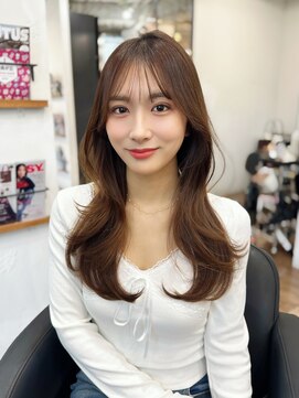 マインバイアフロートギンザ(MYNE by AFLOAT GINZA) ぱっつんシースルーバング／くびれレイヤーカット／グレージュ