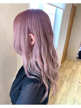 フィル(fil.) ハイトーン×ピンクベージュ