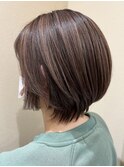 《バレイヤージュ》40代50代　ショートヘア　柔らかベージュ