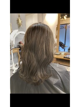 レイリー(LAiLy) ハイトーン　韓国ヨシンモリ　ベージュ　くびれ　透明感