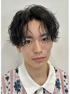 オーシャントーキョー 仙台(OCEAN TOKYO) 黒髪コンマセンターパートニュアンス波巻きパーマ