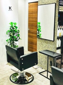 ケイヘアサロン(K hair salon)の写真/奥にひっそり佇むお店はまるで隠れ家。完全なプライベート空間で貸し切りの贅沢な時間を提供します！