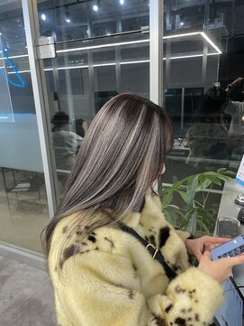 キング 梅田(K!ng) 縮毛矯正髪質改善ハイライトレイヤーカット梅田美容室エクステ