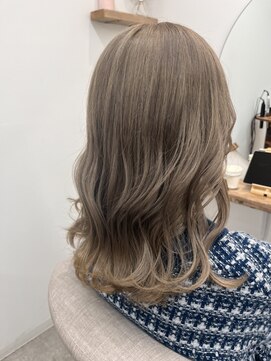 シアエミュー 新越谷店(SHEER emu) 【新越谷・南越谷】シルバーっぽベージュ