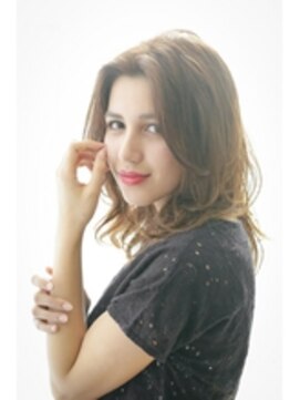 メルクマール(MERKMAL) ミルクティーカラーの大人レイヤーロブ