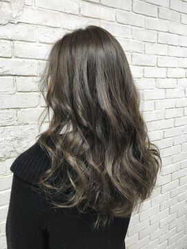 ランティ 難波駅前店(LUNTY NAMBA) エメラルドグレイ