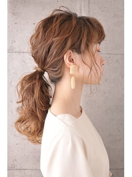 ネオリーブカフ 鶴ヶ峰店(Neolive caff) 【Neolive】流行のウェーブで簡単ポニーテール