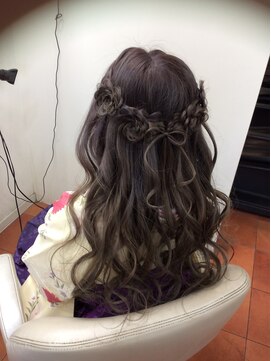 イッツヘアー(IT'S HAIR) お花×リボンハーフアップ