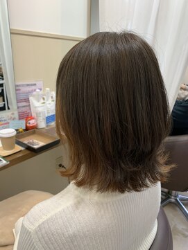 コアフィールフィス(COIFFURE fils) 《見附　今町》インナーカラー　外はね　ひし形　ミディアム