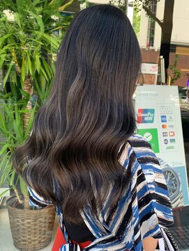 ケーツー心斎橋 クイーンズガーデン バイ ケーツー(K two QUEEN'S GARDEN by K two) 赤み消しピスタチオ*暗髪グレージュ*ふんわりカール*心斎橋