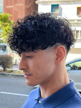 ローウェ バイ フィフス 立川メンズサロン(Louwe by fifth) 立川外国人風スペインカール刈り上げフェードメンズパーマ強め