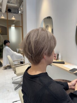 フィーカ(fika) ミルクティーベージュ×ショートヘア!