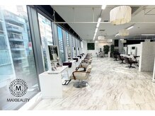 マックスビューティーギンザ(MAXBEAUTY GINZA)　の雰囲気（ガラス張りの開放的な空間は自然光が心地良く快適な居心地です☆）