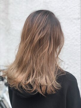 ベローチェ 王道！グラデーションで外国人風グレージュカラー！