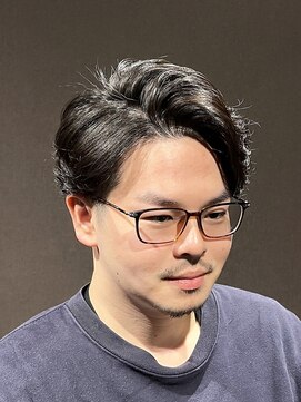 ビーダンディー(Bee dandy) ビジネスカジュアル メンズパーマ かき上げセンターパート