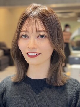 ティア(Tia.) （くびれヘア/シースルー/おくれ毛/レイヤーカット/ベージュ）