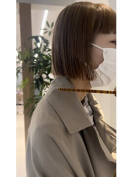 ロマリア 青山 南青山(Lomalia) あご上でつくるハイトーンボブ