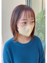 シャメル(Chamel)&nbsp;外ハネ切りっぱボブ【オレンジインナーカラー×ワインレッド】