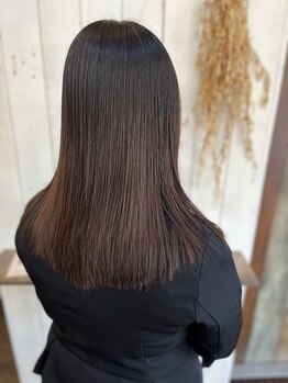 楽流頭 オブヘアー(of hair)の写真/髪質・ダメージに合わせた薬剤で髪への負担を抑え、髪質を見極めた施術で憧れのうるツヤストレートへ！