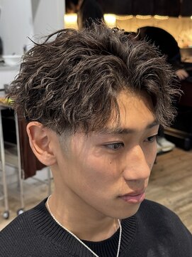 フィフス(fifth) スパイキーパーマ短髪パーマテーパーフェードツイストスパイラル