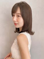 アグノス 青山(Agnos)&nbsp;大人ガーリーダークアッシュミディアムレイヤーカット 小顔