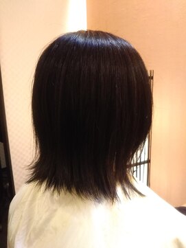 美容室 いろは 外はねボブ