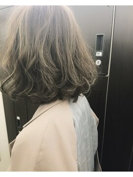 アルティコアナチュール(ALTI COR NATURE) ダークグレージュにハイライトが揺れる"ヨシンモリボブ"