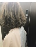 ダークグレージュにハイライトが揺れる"ヨシンモリボブ"