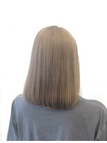 ココ 原宿(KOKO)&nbsp;黒髪小顔クラゲヘアーオリーブグレーココアベージュブリーチ