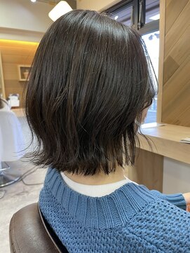 キュオンシア(CUEON. ciea) 伸ばしかけ切りっぱなしボブ×透明感カラー